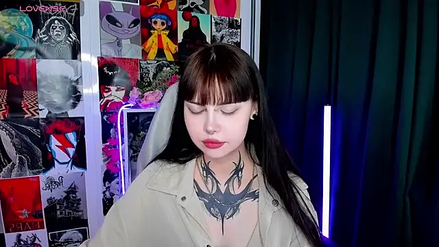 Morana Batt online show from October 3, 2025, 1:46 am