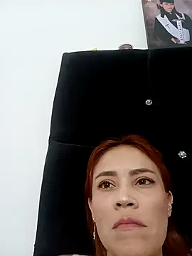 dulcelatin21 online show from October 19, 2025, 9:04 pm