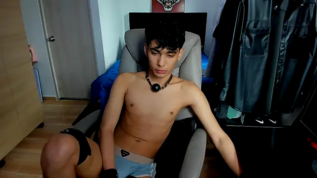 Snapshot of AliottTwink chatting on July 1, 2026, 1:02 pm AliottTwink online show from July 1, 2026, 1:02 pm
