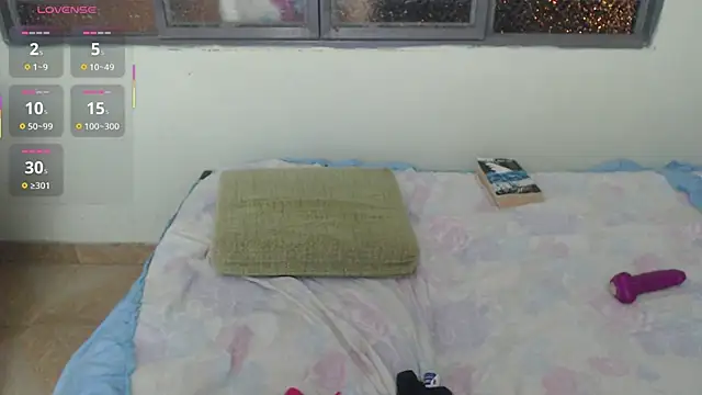 Snapshot of Juliethserna chatting on November 3, 2025, 5:09 am Juliethserna online show from November 3, 2025, 5:09 am