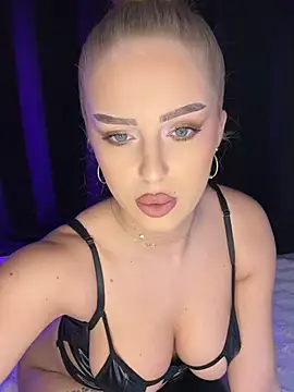 AubrieleRouj1 online show from February 10, 2026, 5:17 pm