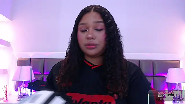 LennaEvans online show from November 7, 2025, 12:49 pm