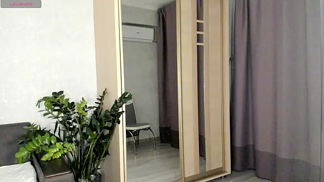 SaraShine  online show from October 27, 2025, 8:57 pm