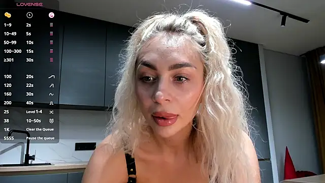 SaraShine  online show from December 14, 2025, 9:30 pm