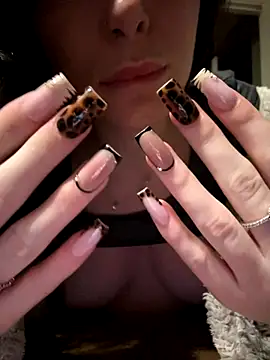 Snapshot of Sophsaysxox chatting on November 14, 2025, 11:13 pm Sophsaysxox online show from November 14, 2025, 11:13 pm