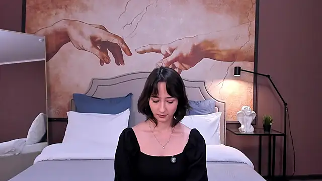 EmilySwonn online show from October 10, 2025, 4:06 pm