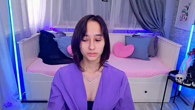 EmilySwonn online show from October 30, 2025, 5:35 pm