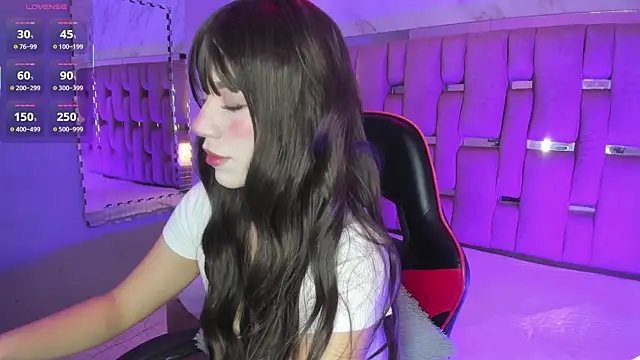 ZharaLux online show from November 5, 2025, 12:49 pm