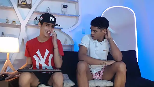 Snapshot of PRETTY_FEM chatting on September 30, 2025, 1:27 pm PRETTY FEM online show from September 30, 2025, 1:27 pm