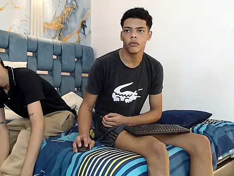 PRETTY FEM online show from December 21, 2025, 3:24 am