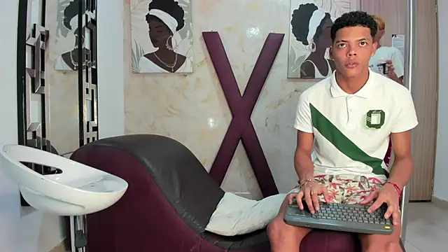 Snapshot of PRETTY_FEM chatting on June 17, 2026, 7:37 pm PRETTY FEM online show from June 17, 2026, 7:37 pm
