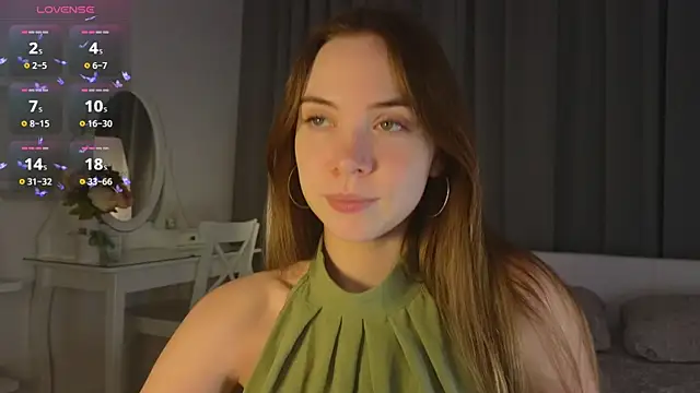 CarollSmithh online show from September 21, 2025, 8:10 pm