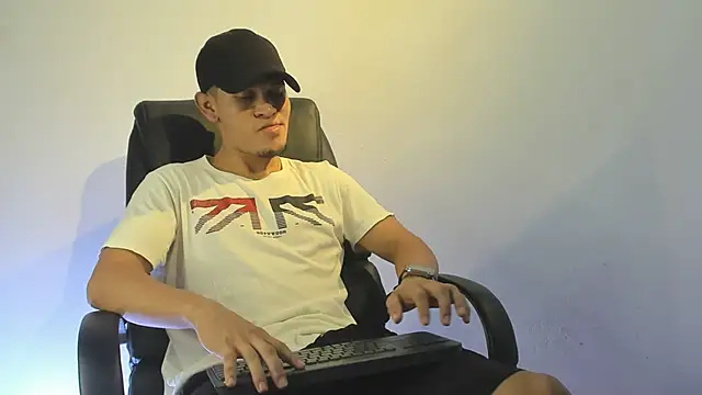 Snapshot of Manuel_FPG chatting on September 13, 2025, 7:57 pm Manuel FPG online show from September 13, 2025, 7:57 pm