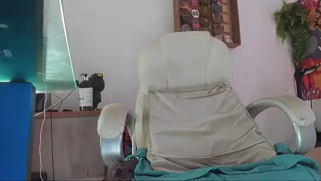 mila dash online show from October 15, 2025, 1:22 pm