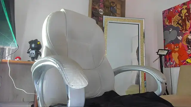 mila dash online show from November 10, 2025, 12:15 pm