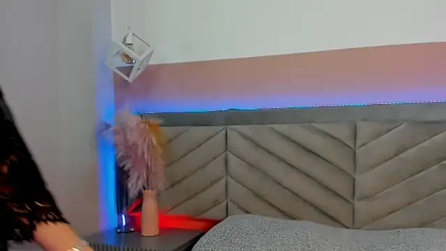 molly zanderbond  online show from October 18, 2025, 3:09 am