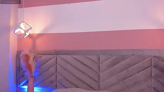 molly zanderbond  online show from October 23, 2025, 3:17 am