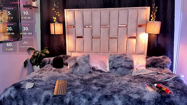 melody-rouss online show from September 30, 2025, 7:13 am