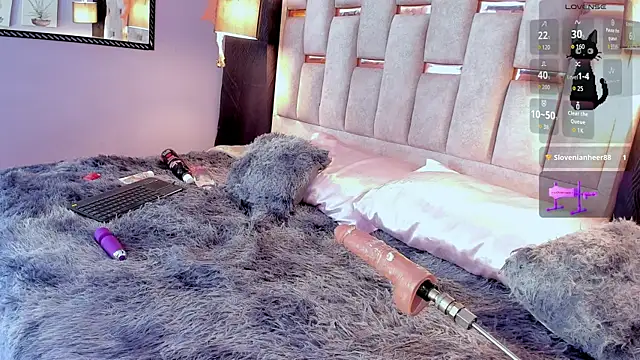 melody-rouss online show from October 31, 2025, 3:57 pm