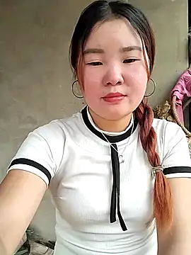 lylylove online show from May 6, 2026, 4:41 am