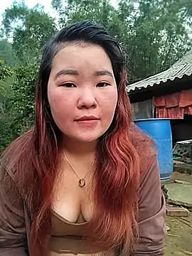 lylylove online show from May 6, 2026, 11:21 pm