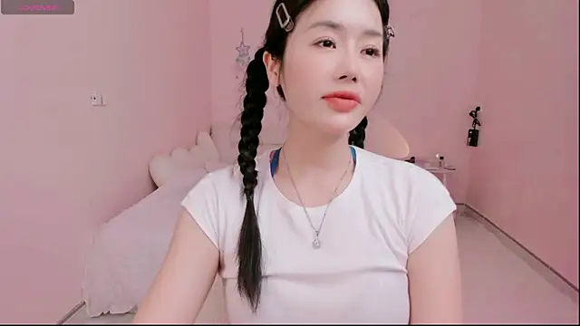 Snapshot of strawberry-ni chatting on September 19, 2025, 4:58 am strawberry-ni online show from September 19, 2025, 4:58 am