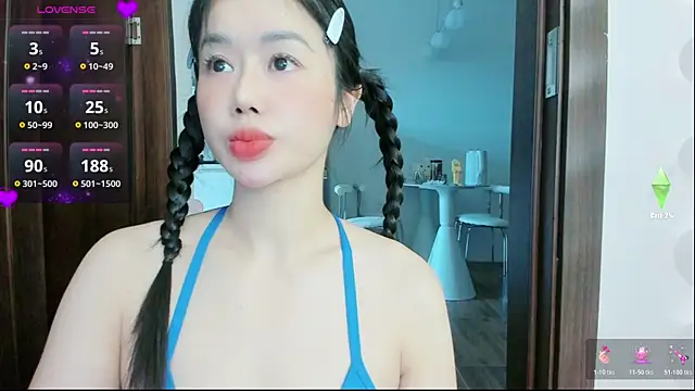 strawberry-ni online show from November 10, 2025, 4:55 am