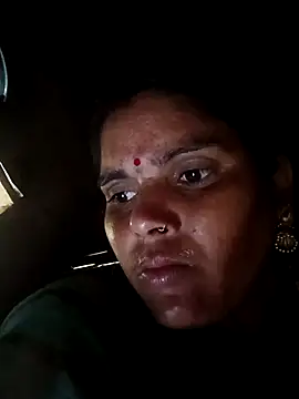 Snapshot of Sexy_queeny chatting on October 4, 2025, 12:58 pm Sexy queeny online show from October 4, 2025, 12:58 pm