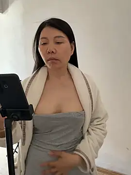xiiuuff18 online show from April 26, 2026, 1:47 am