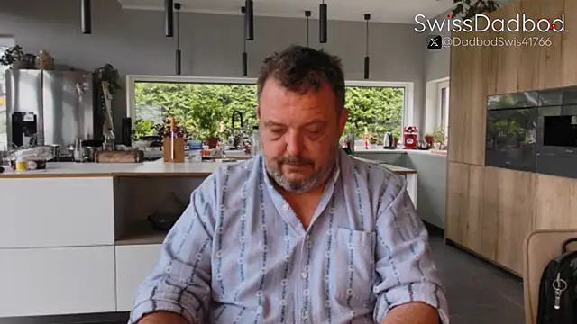 Snapshot of SwissDadbod chatting on September 11, 2025, 12:27 pm SwissDadbod online show from September 11, 2025, 12:27 pm