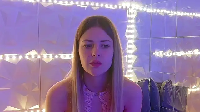 Aishha  online show from December 15, 2025, 5:34 am