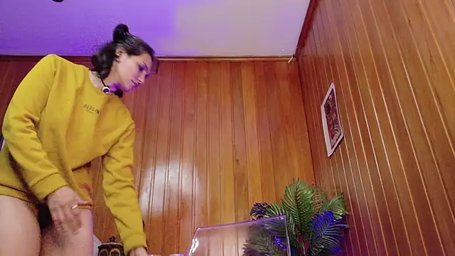 Snapshot of Zafiro_Gem_ chatting on February 8, 2026, 9:23 am Zafiro Gem online show from February 8, 2026, 9:23 am