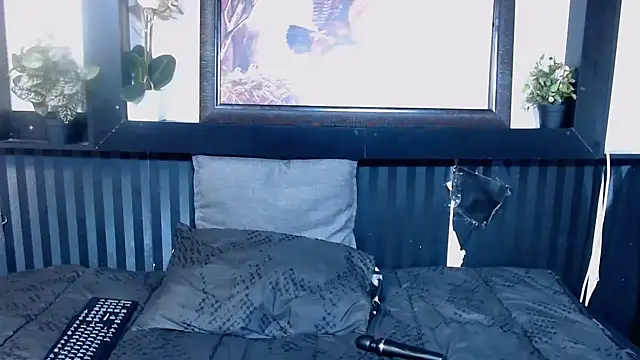 DarkQueen25x online show from October 12, 2025, 7:24 pm