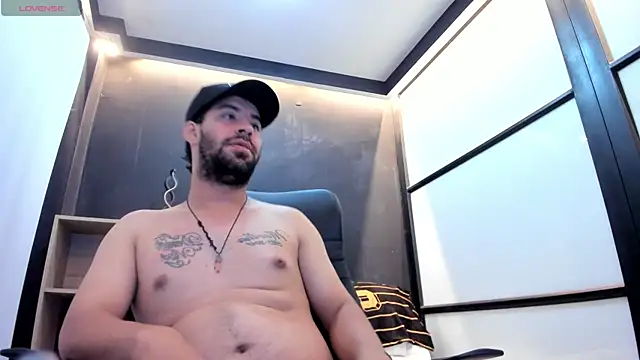 JhoanMontes online show from October 9, 2025, 7:34 pm