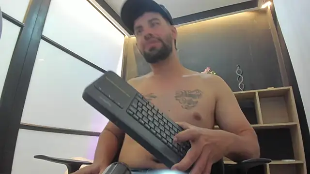 JhoanMontes online show from October 16, 2025, 7:37 pm