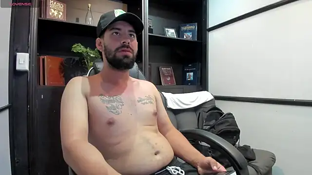 JhoanMontes online show from November 1, 2025, 7:27 pm