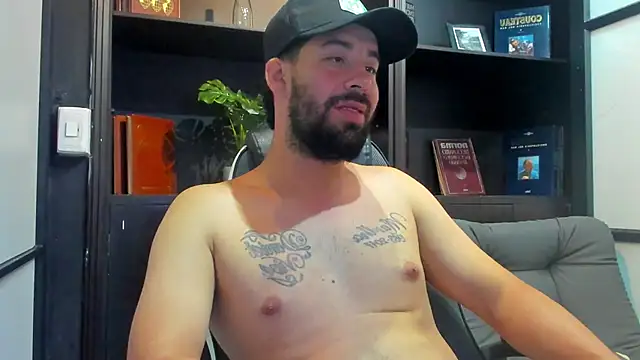 JhoanMontes online show from November 3, 2025, 8:10 pm