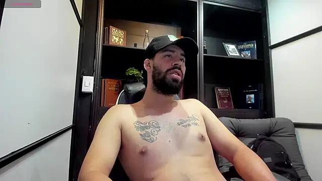 JhoanMontes online show from November 4, 2025, 8:19 pm