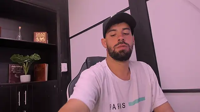 JhoanMontes online show from November 10, 2025, 7:57 pm