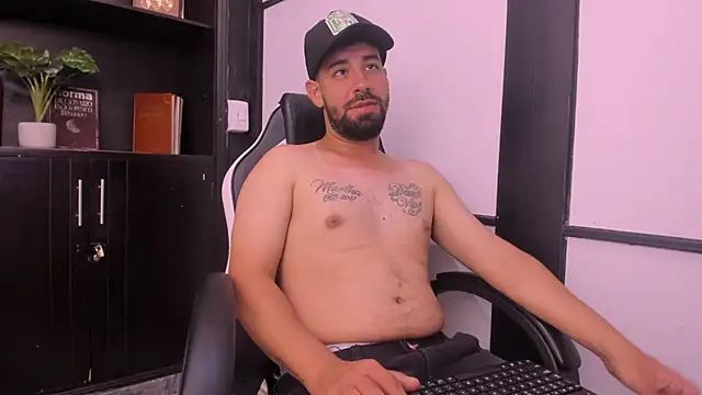 JhoanMontes online show from November 11, 2025, 8:09 pm