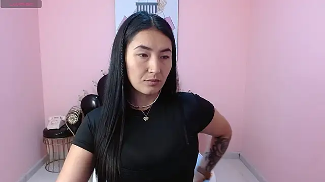 Isabella Mendez  online show from October 6, 2025, 1:19 pm