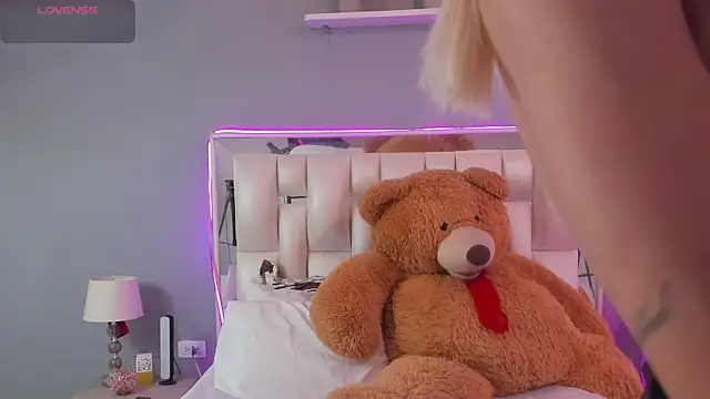 Darlyn tenderhot   online show from November 2, 2025, 9:28 pm