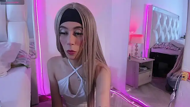 Darlyn tenderhot   online show from April 14, 2026, 4:24 pm