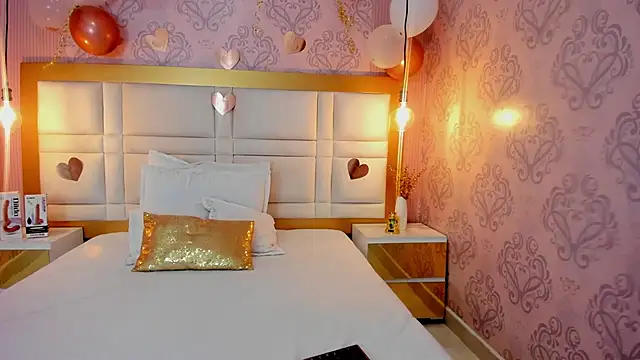 Briana 24 online show from November 8, 2025, 7:23 pm