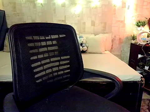 fairy princess online show from October 3, 2025, 9:01 pm