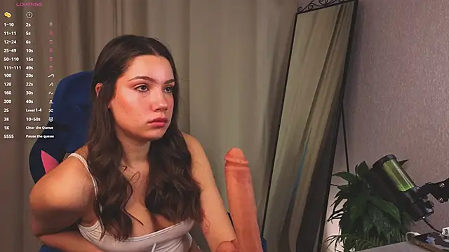 Snapshot of Tiny__Toon chatting on October 17, 2025, 6:16 am Tiny Toon online show from October 17, 2025, 6:16 am