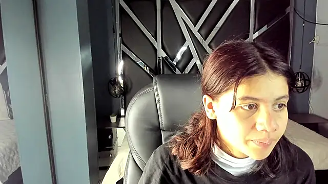 Julieth brown  online show from October 2, 2025, 7:32 pm