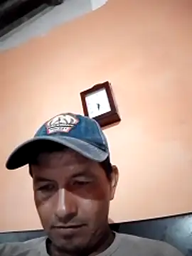 colombiano198720 online show from December 20, 2025, 11:39 am