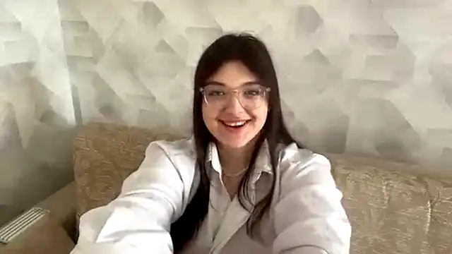 CarylWeatherholtz online show from October 6, 2025, 11:51 am