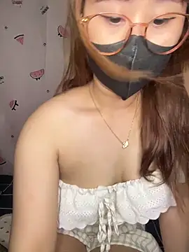 Chezzy18 online show from November 17, 2025, 3:18 pm